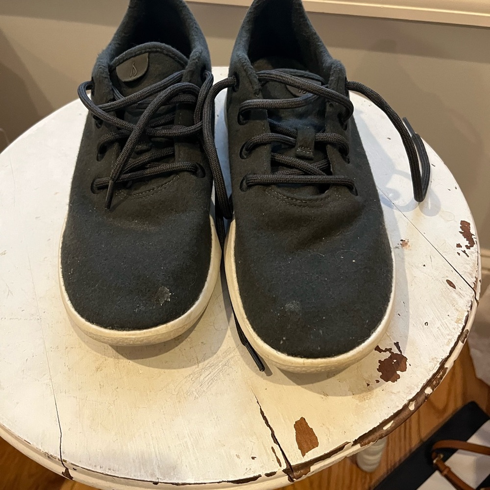 Men’s Allbirds Wool Runners. Dark green, Size 10. All reasonable offers accepted